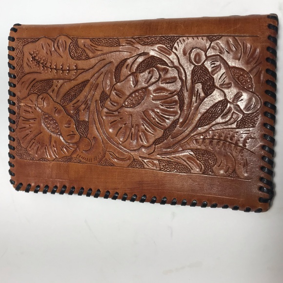 Handmade Embossed Tooled Tan Leather Bifold Flat Wallet - Picture 2 of 12